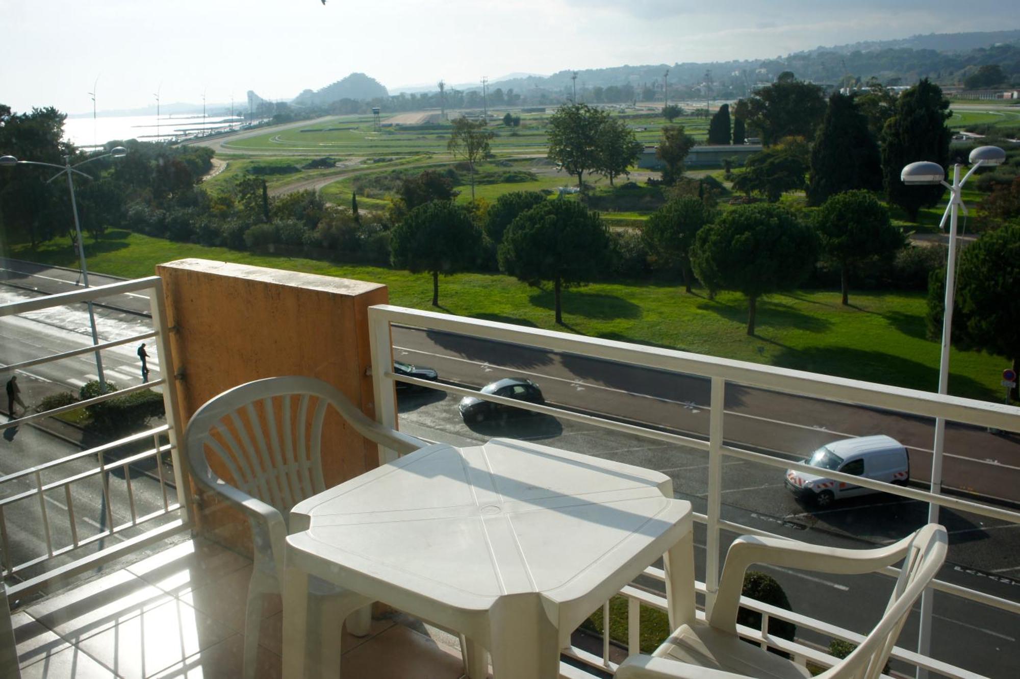 Residence Meublee Studiotel Cagnes-sur-Mer Buitenkant foto